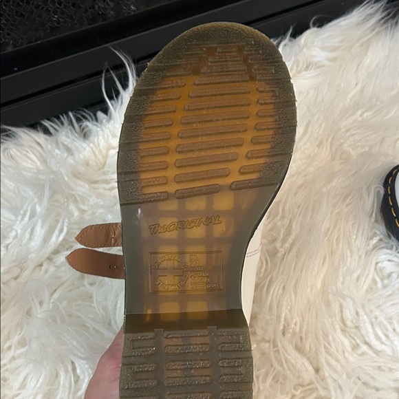 NWOT Dr. Martens 8065 Smooth
Leather Mary Jane White Shoes Size 10 - Picture 6 of 7